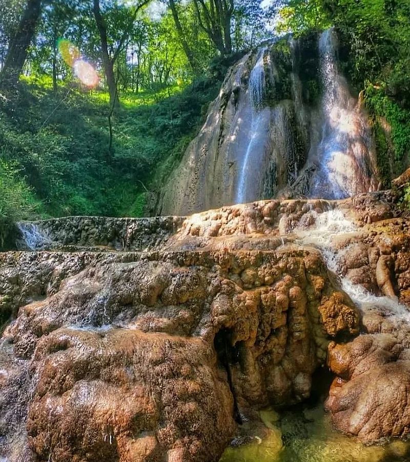آبشار اسکلیم رود در شهرستان سوادکوه قرار گرفته است