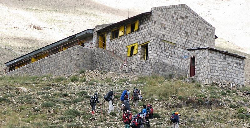 پناهگاه کوهنوردی سرچال - علمکوه
